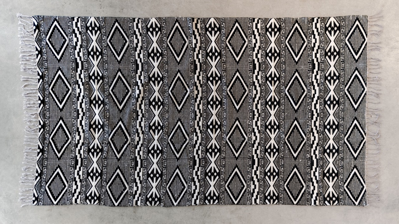 Black and White Geometric Pattern Rug