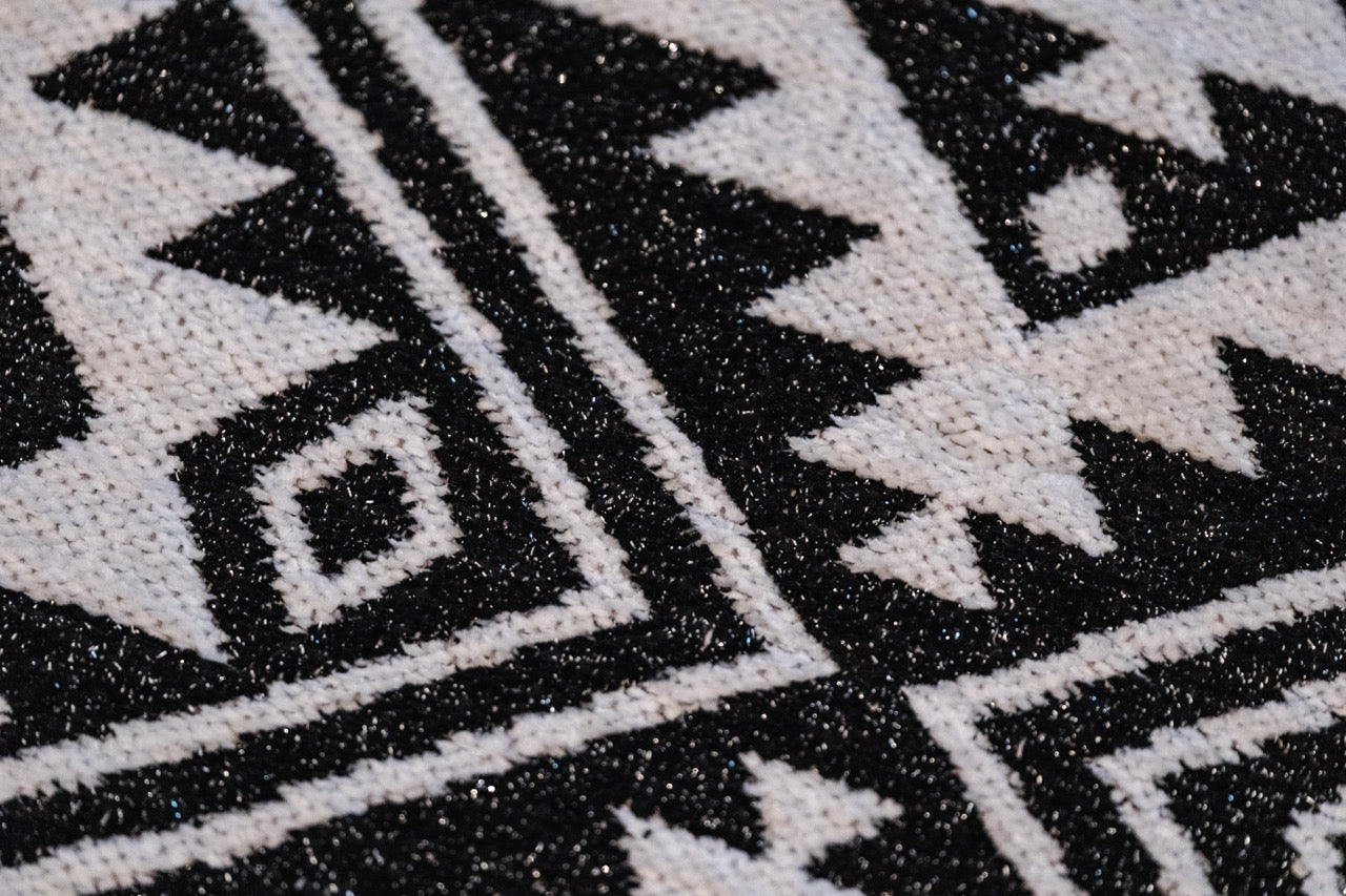 Black and White Geometric Diamond Rug